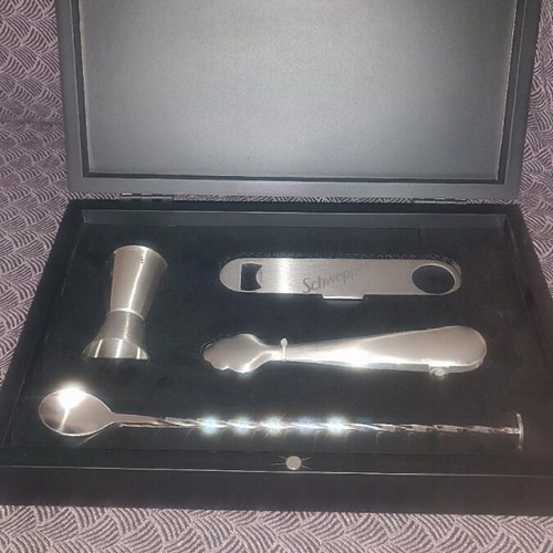 Cocktail set 4 pieces in wooden case