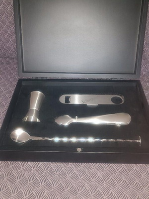 Cocktail set 4 pieces in wooden case