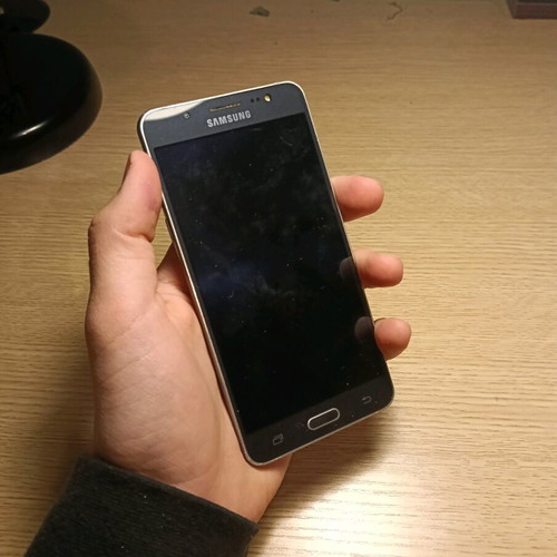 Samsung J5 2016 and S4 used for parts without working screens