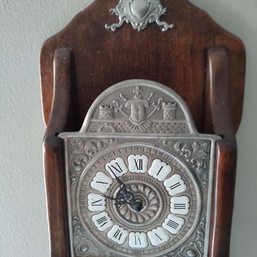 Wall clock made of solid walnut wood and pewter details like new
