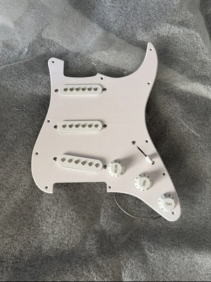 Fender Squier Strat pickguard