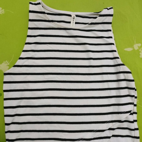 Stradivarius crop top Medium size 4 with box in excellent condition