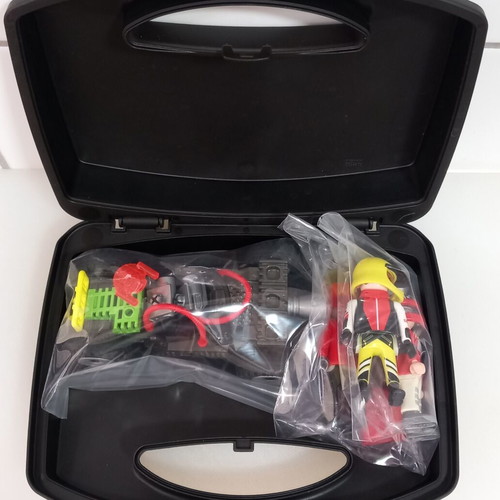 Playmobil car with pull back motion and 3 figures used