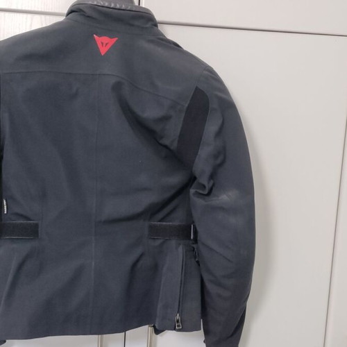 Dainese Moto Women's Short Jacket like new with internal lining and elbow protectors