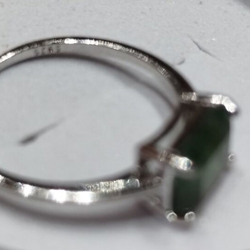 925 Silver Ring new with green stone