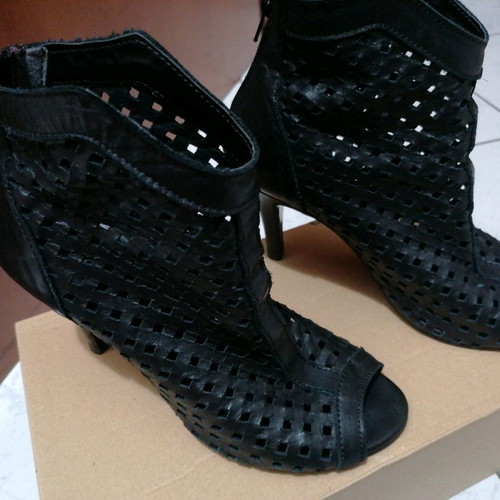 Leather ankle boots used, Greek made, black, size 37