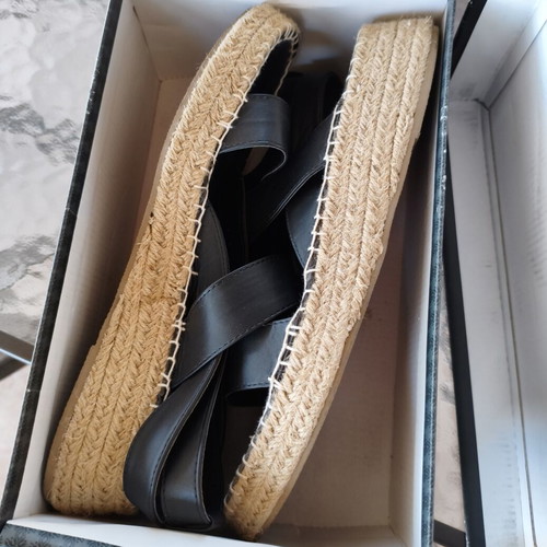 Women's sandals size 41 like new, black and beige platform