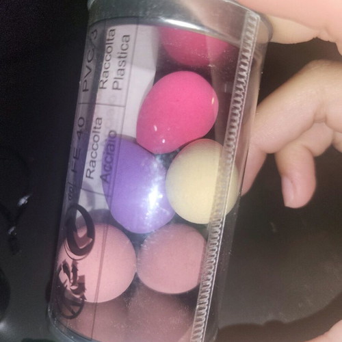 Makeup sponges new, 2 large and 5 small