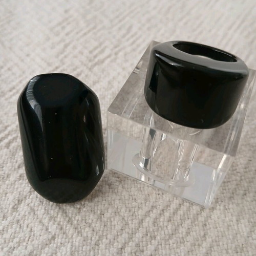 Large black rings set of 2 pieces like new