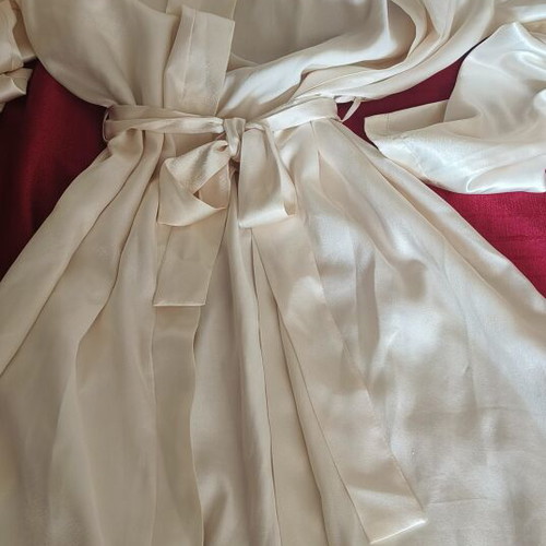 Silk Robe champagne white with lace, like new, size Medium