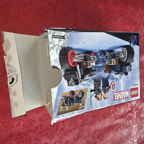LEGO Marvel Super Heroes Age of Ultron Black Widow & Captain America Motorcycles set