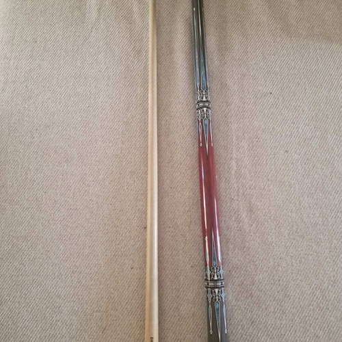 Diamond billiard cue like new, 13mm tip, 19oz weight, no case