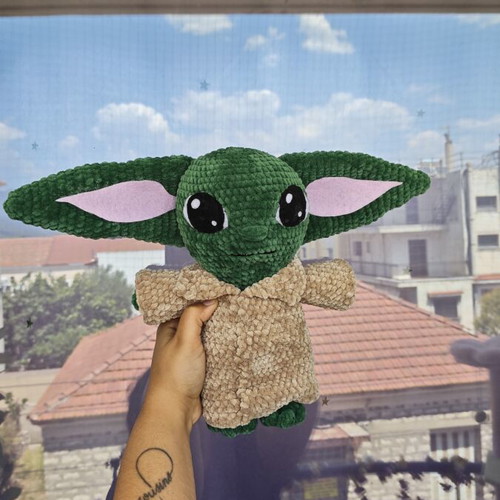 Yoda knitted plush doll like new, 28cm height