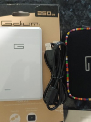 Външен диск Emtec 250GB SATA 8MB Cache 5400RPM употребяван с калъф и USB кабел