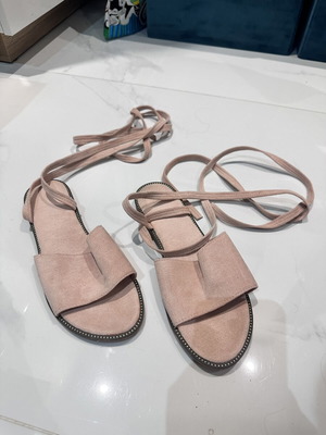 Pink suede sandals with laces and rhinestones, size 39