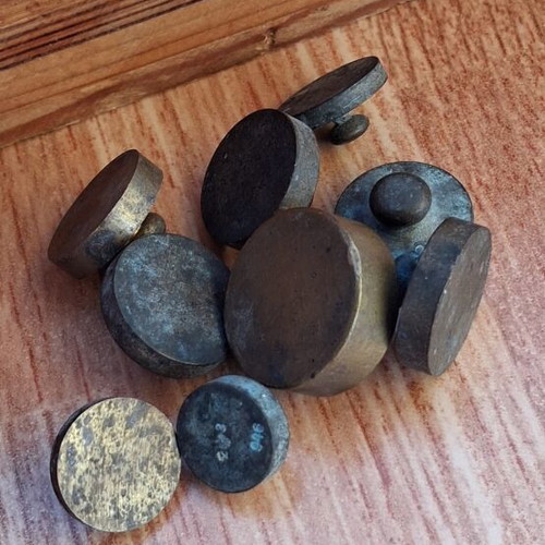 Old scale weights and pans set