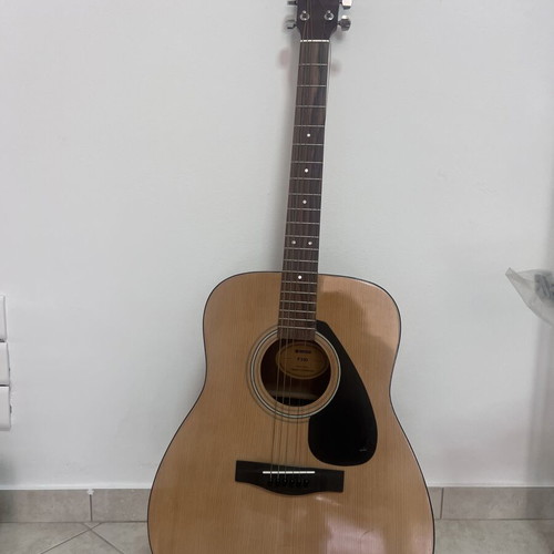 Yamaha F310 Acoustic Guitar Like New
