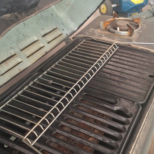 Gas grill used with side burner and cooking grate