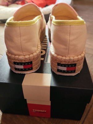 Tommy Jeans εσπαντριγιες