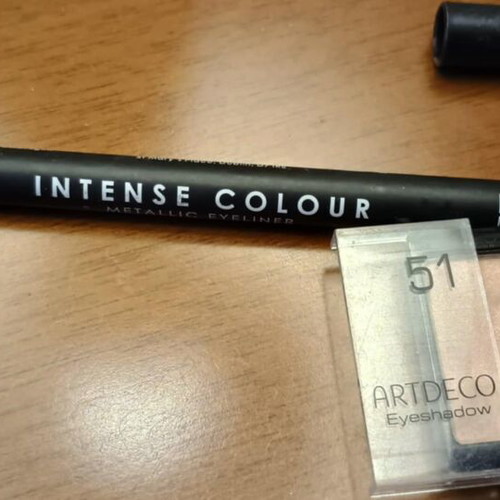 Artdeco eyeshadow set and Mua eyeliner pencil like new