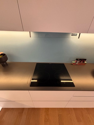 Αυτόνομη κεραμική εστία Zanussi ZHRN641K σαν καινούργιο