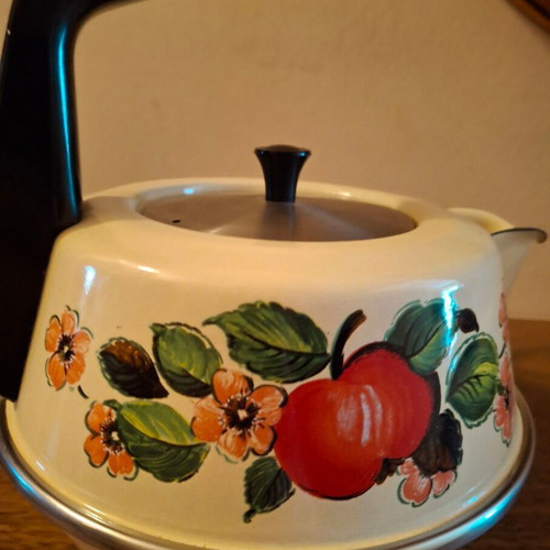ENAMEL TEAPOT IN IVORY WITH FLOWER DESIGN