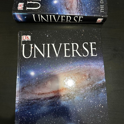 Universe The Definitive Visual Guide like new, hardcover