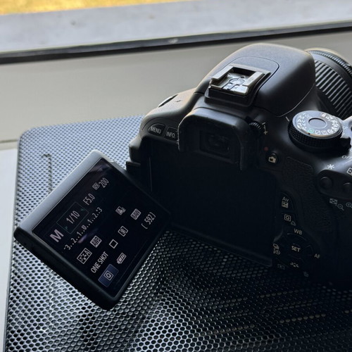 Canon EOS 600D DSLR camera with Canon 18-55 lens like new