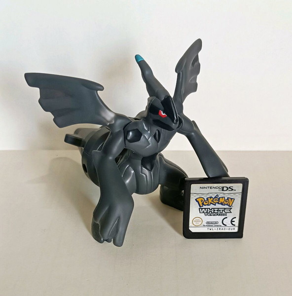 Pokemon White & ΔΩΡΟ φιγούρα Zekrom