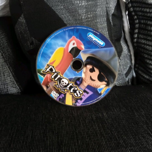 Pirates DVD like new, dubbed