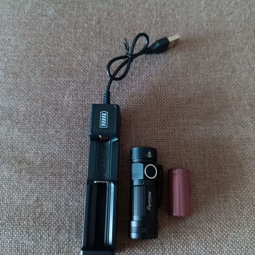 Alonefire Mini X29 flashlight new with XPG LED and rechargeable battery