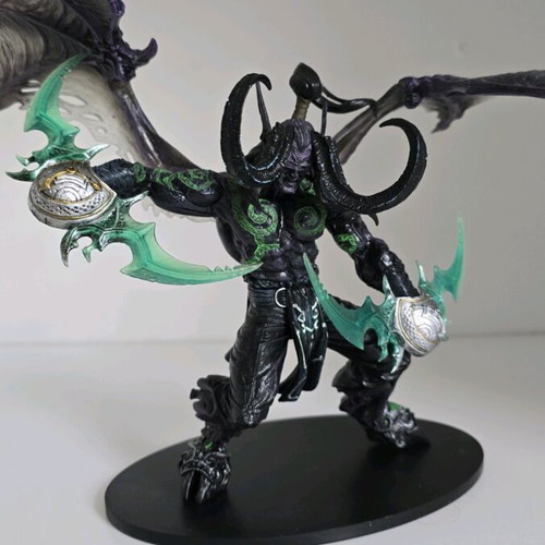 WOW Illidan Stormrage figure 22cm new with box