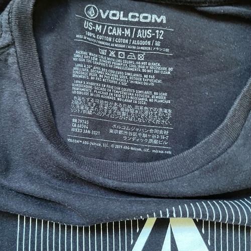 Volcom boys' t-shirt size M black like new