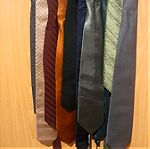  10 γραβάτες μονόχρωμες πολύ καλές 40 ευρώ όλες 6 ευρώ η μια