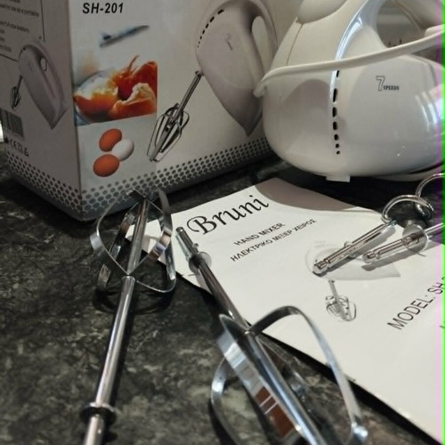 Bruni SH-201 hand mixer used with 2 types of beaters