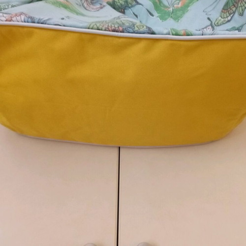 Beach shoulder bag like new, large size with zipper