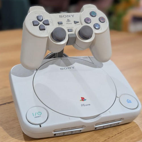 3D Printed Console and Controller Stand with Cable Management for PSOne