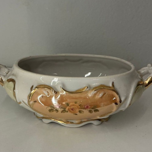 Vintage porcelain with gold details like new, collectible piece