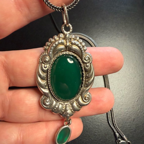 Faux vintage necklace used, green and silver