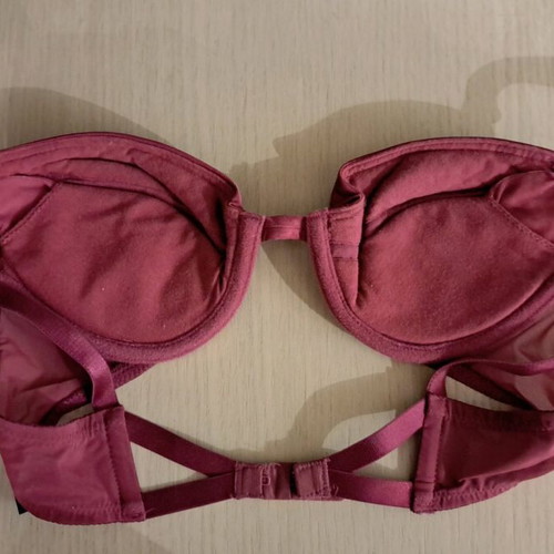 Gossard 80A bra burgundy like new with satin fabric