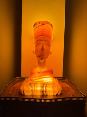 Nefertiti marble statue like new, onyx table lamp