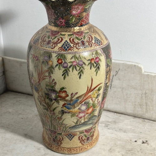 Old porcelain Chinese vase used, dimensions 46x25 cm