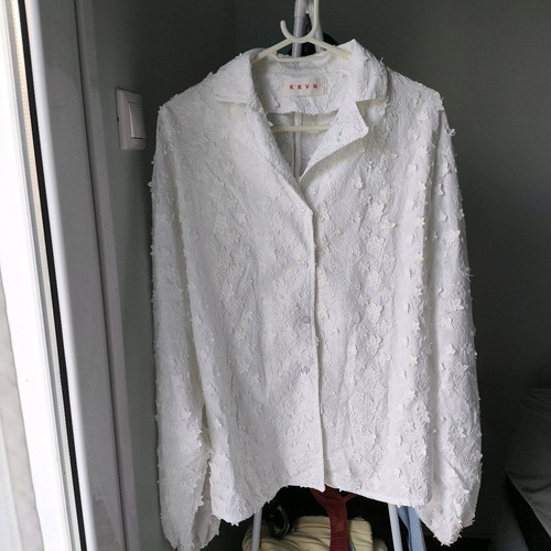 Karavan shirt like new, one size, with ballon sleeves, white
