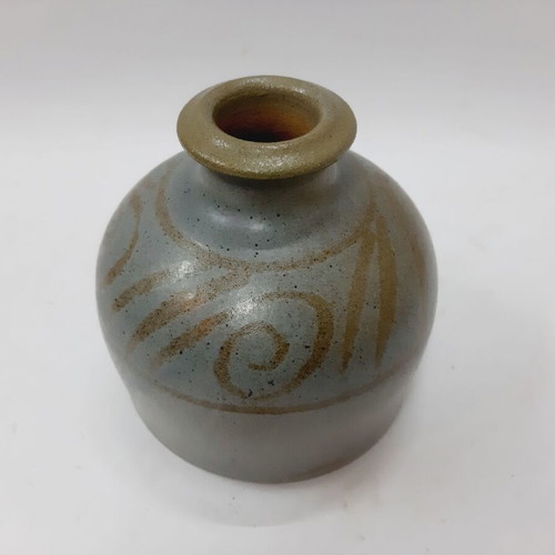 Vintage ceramic vase like new, 13 cm, decorative motif
