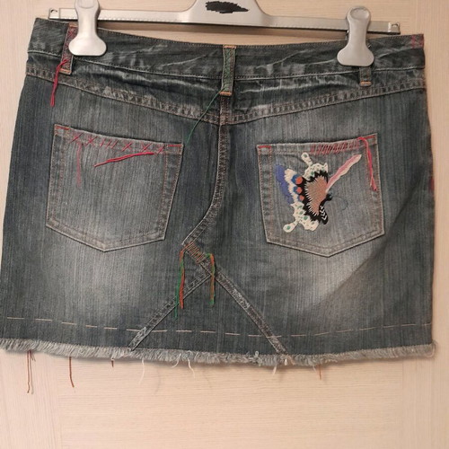 Oasis denim skirt size 40 like new with beautiful embroidery