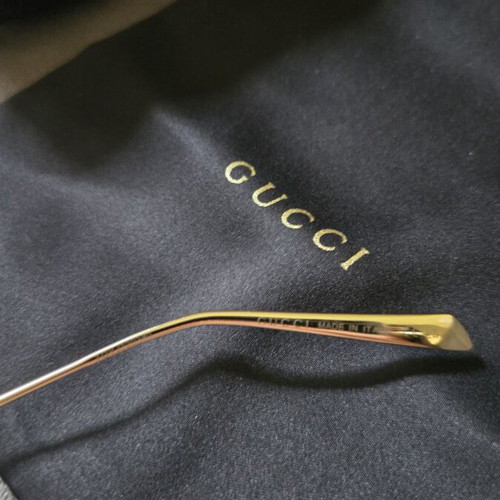Gucci sunglasses like new, gold color