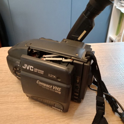 JVC GR-AX40 Compact VHS-C camcorder used, with power supply and battery