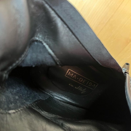 Black leather boots Italian size 36 used