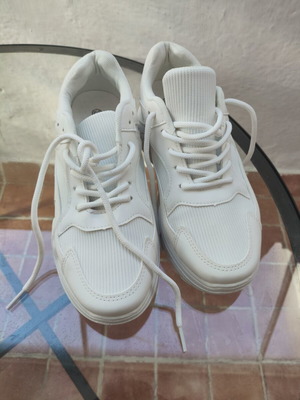 Γυναικεία sneakers PLATO λευκά σαν καινούργια, νούμερο 39