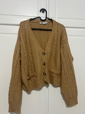 Zara cardigan beige with brown buttons like new, size M